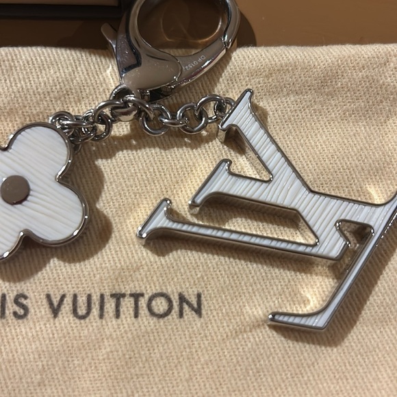 Louis Vuitton Fleur d’ Epi Bag Charm Resin Brass. Nearly New Certified Authentic - Picture 4 of 11